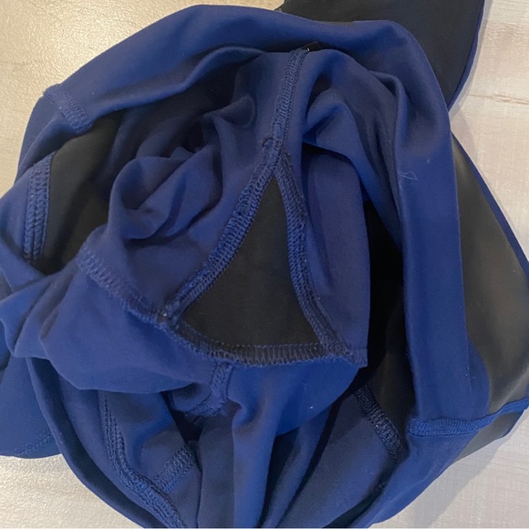 Pink Victoria’s Secret Ultimate Navy Blue and Black Leggings with Mesh Detail - Picture 11 of 13